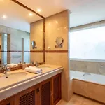 Afrodite - Frontline Apartment Estepona
